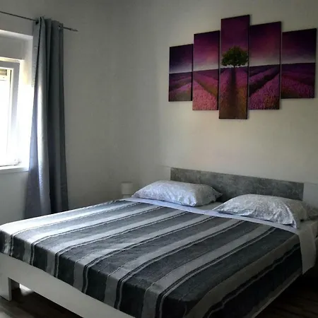 Apartment Apartman Ana *